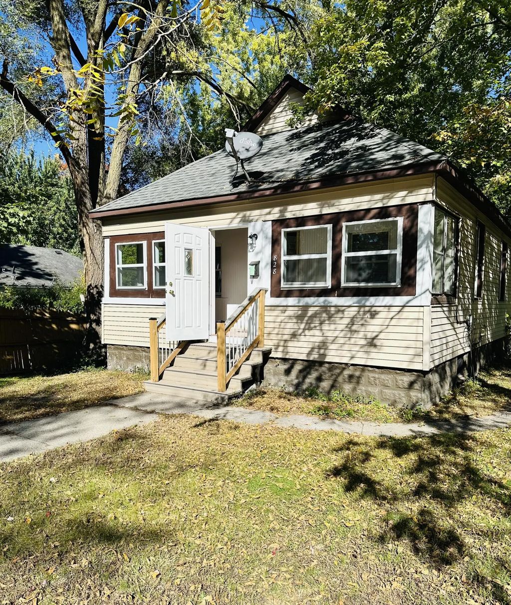 828 W Larch Avenue, Muskegon