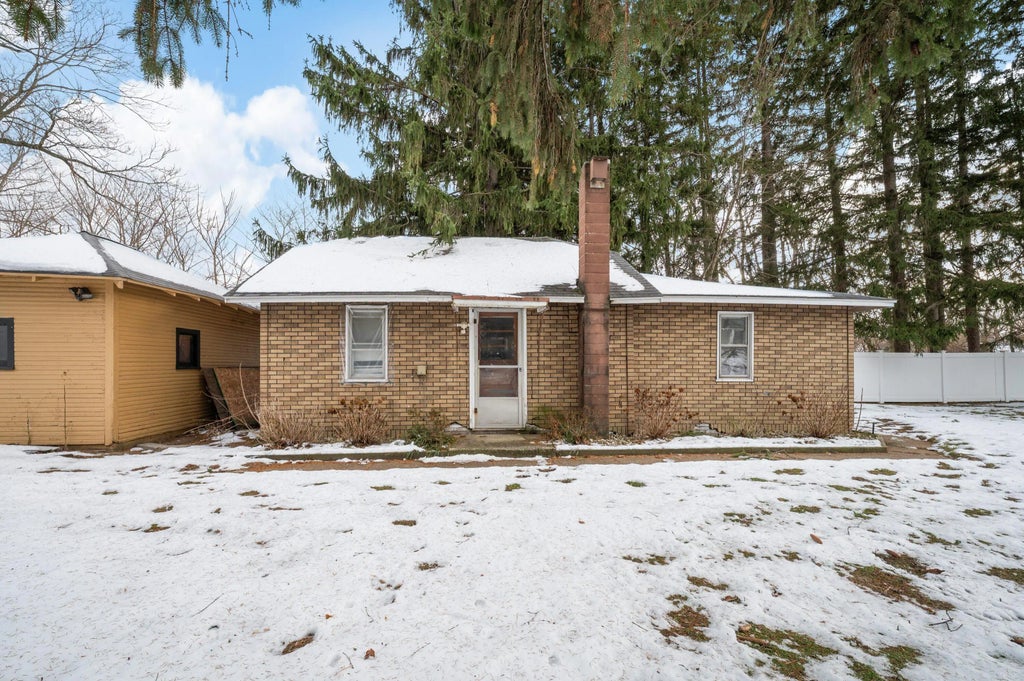 318 S Whittaker Street, New Buffalo