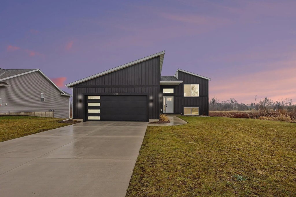 5241 Margot Lane, Allendale