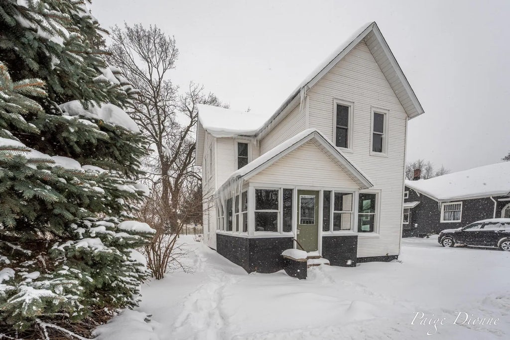 32 W Main Avenue, Zeeland