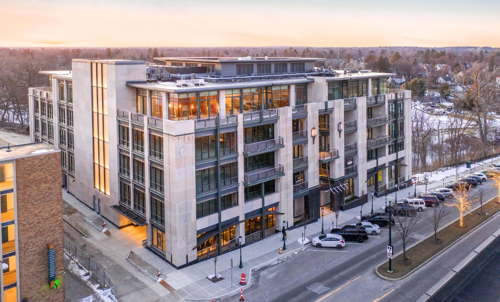 369 N Old Woodward Avenue 206, Birmingham