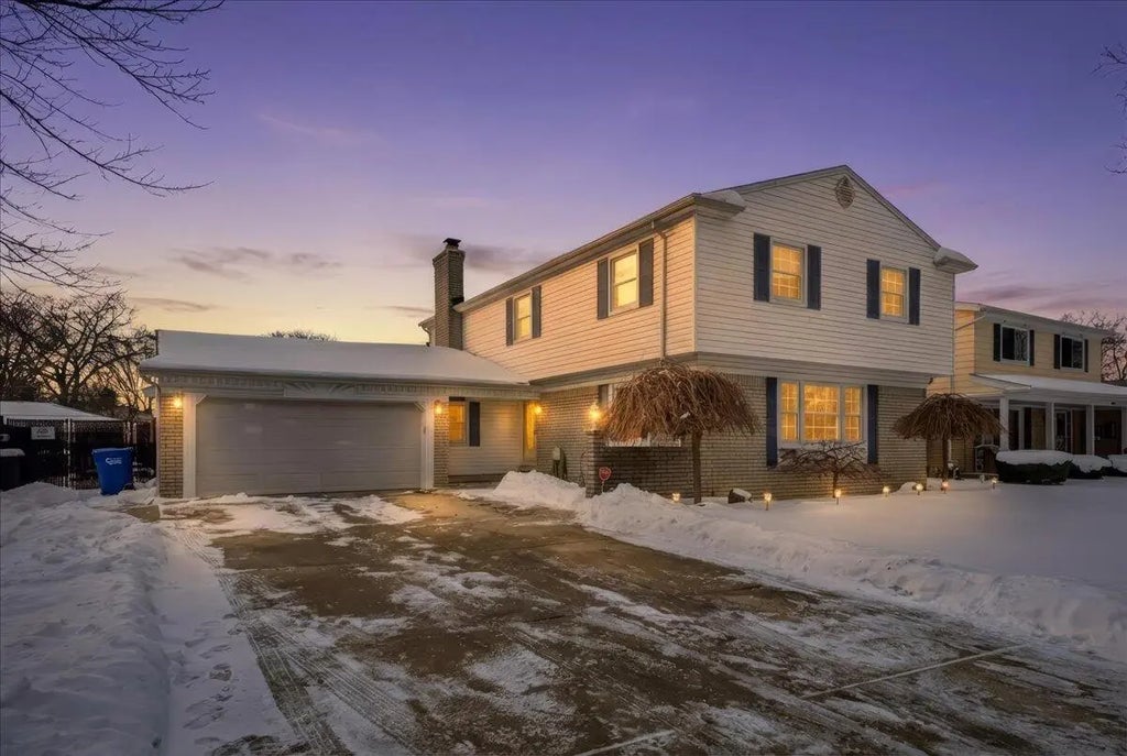 32523 Cambridge Drive, Warren