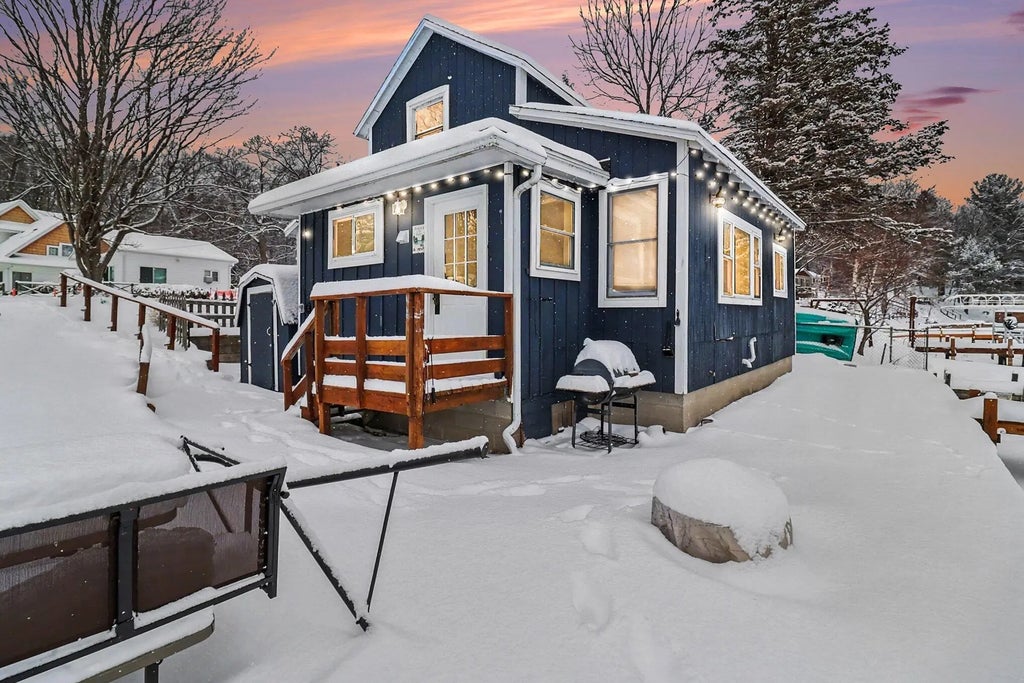 6955 W Jackson Road, Ludington