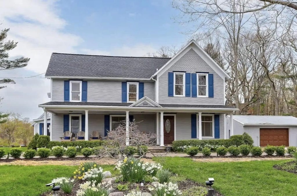 300 N Ferry Street, Douglas