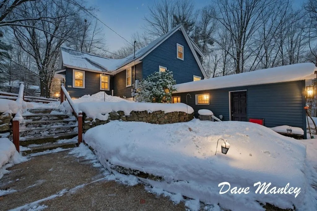 1335 Crestbrook Avenue, Norton Shores