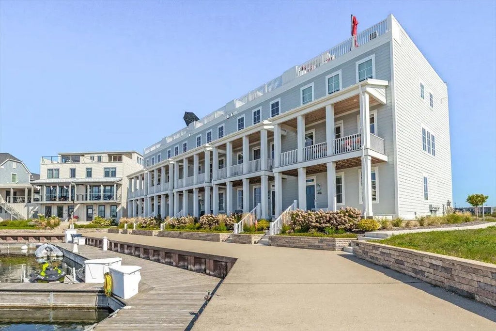 126 Mariners Cove, St. Joseph