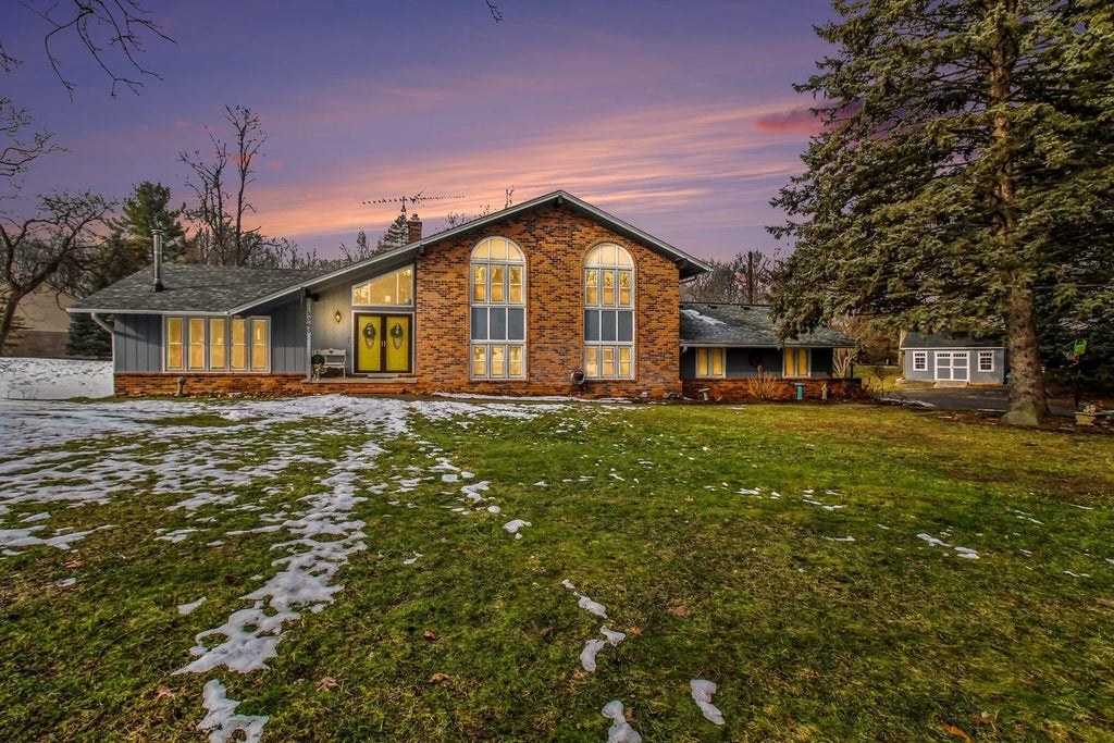 5060 Glenway Drive, Brighton