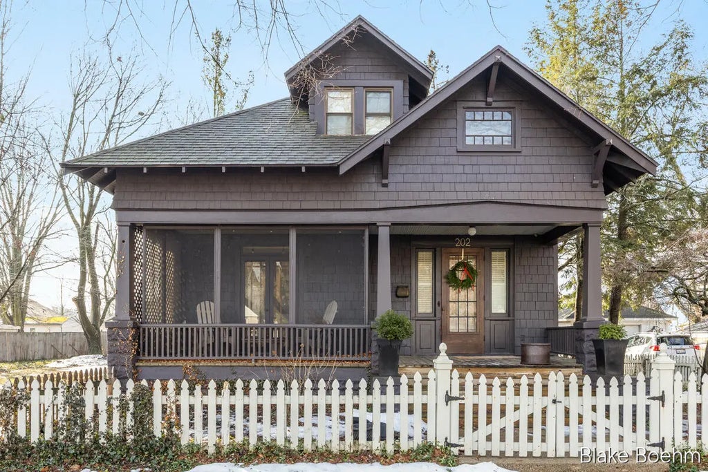 202 E 26th Street, Holland