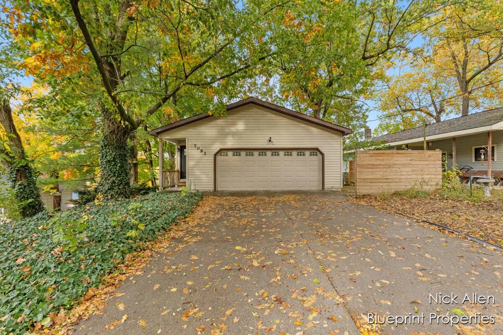 7093 Peninsula Drive, Rockford
