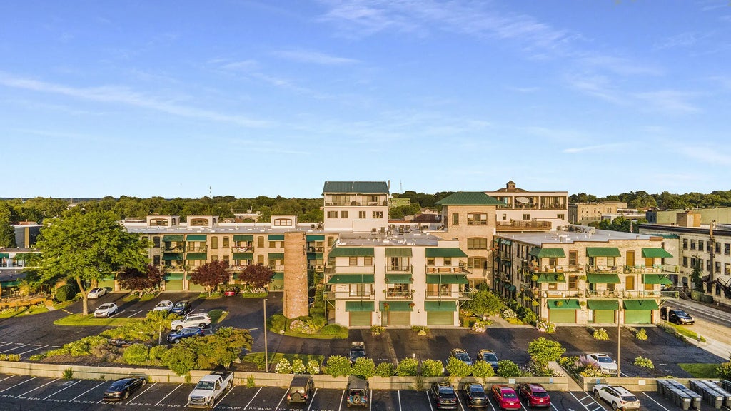 110 N Harbor 310, Grand Haven