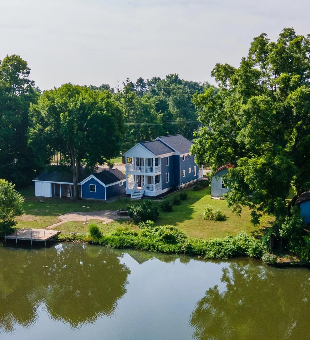 816 River Street, Three Rivers