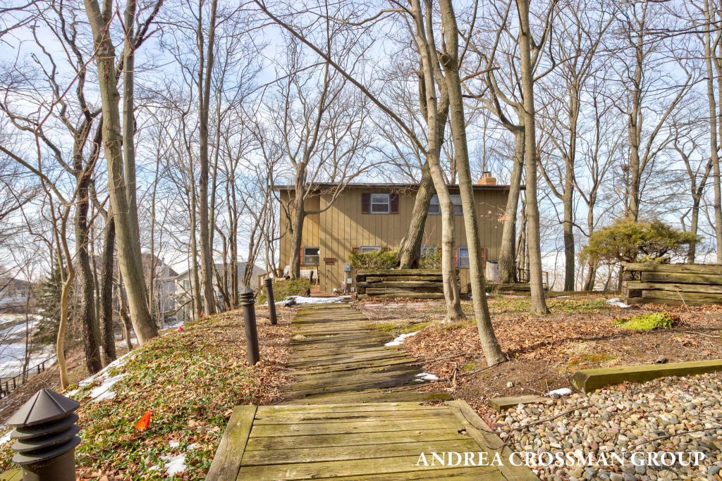 2421 Crescent Walk, Macatawa