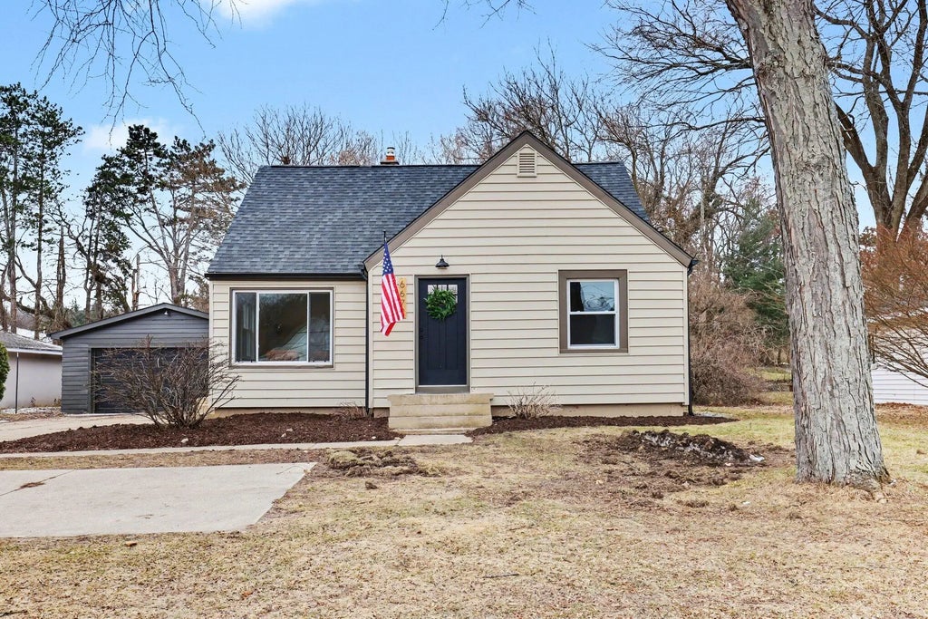 6672 Cascade Road, Grand Rapids