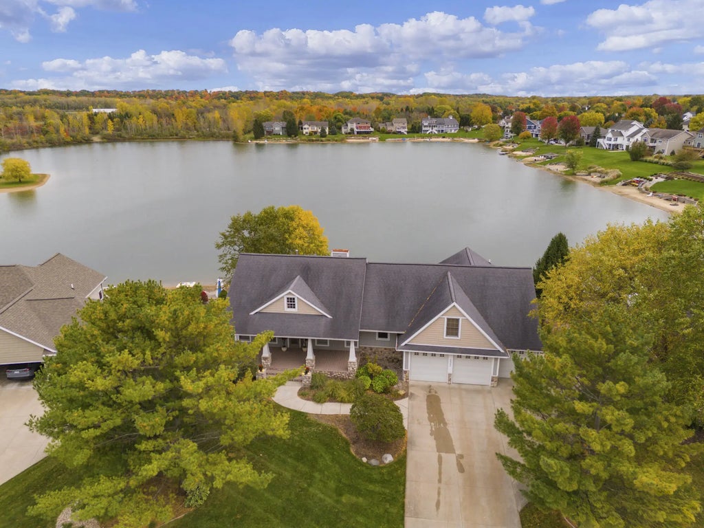 8886 Stonepoint Court, Jenison