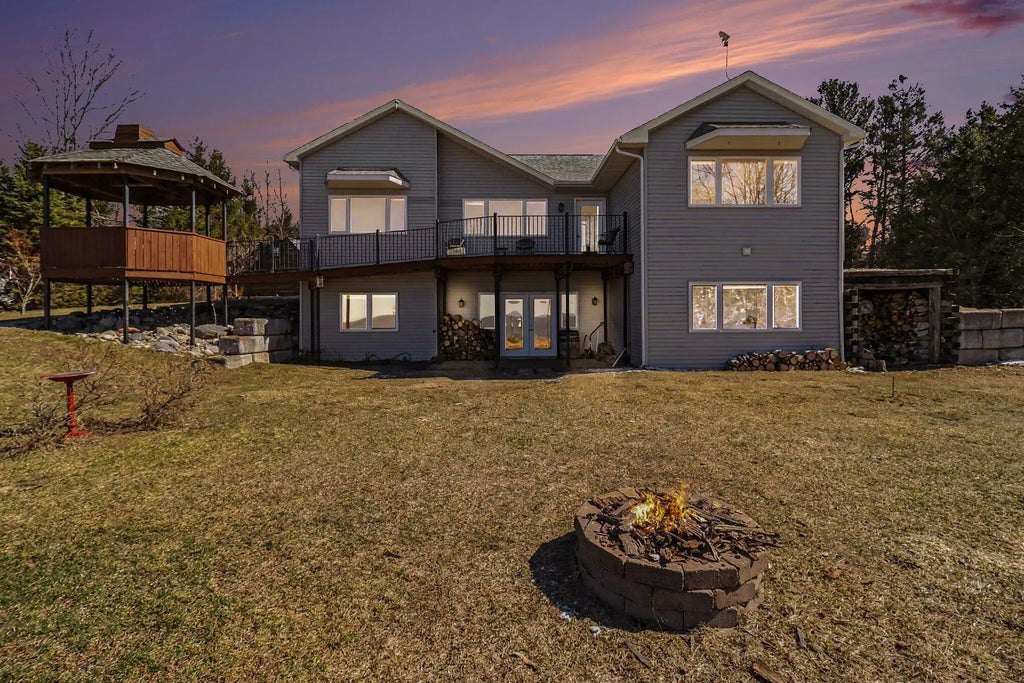 4745 S Lakeshore Drive, Ludington