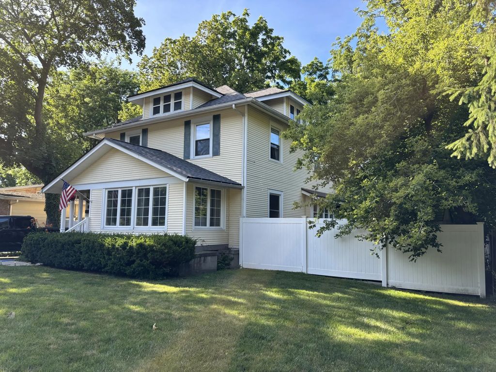 2217 Boston Street, East Grand Rapids