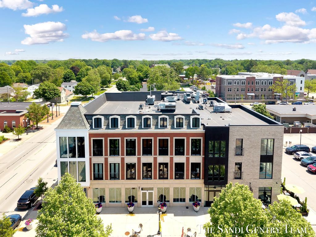 110 W Savidge Street 302, Spring Lake