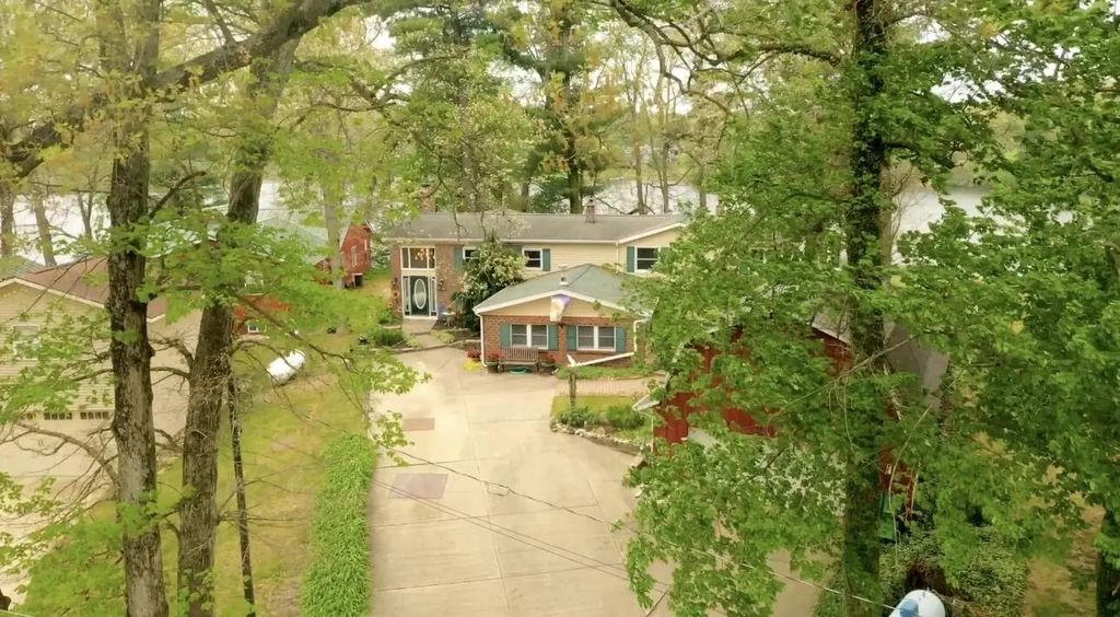 875 Bruce Drive, Middleville