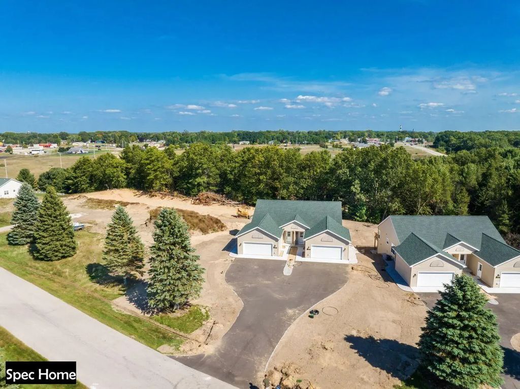 1919 Pine Ridge Drive 7, Manistee