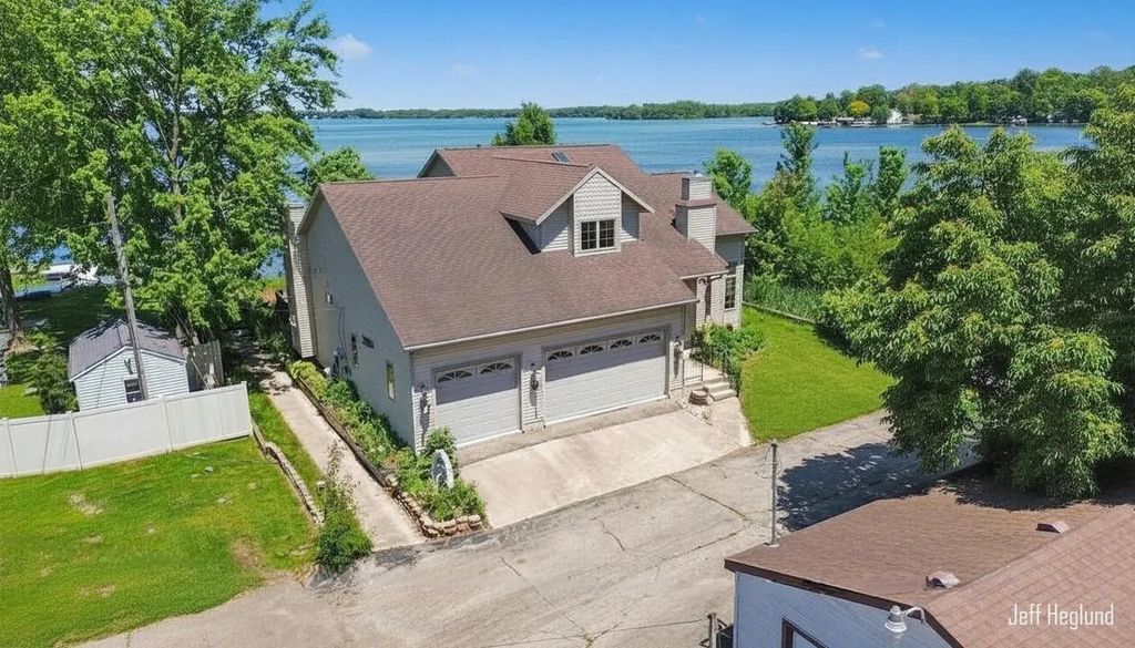 4211 Lynden Road, Shelbyville