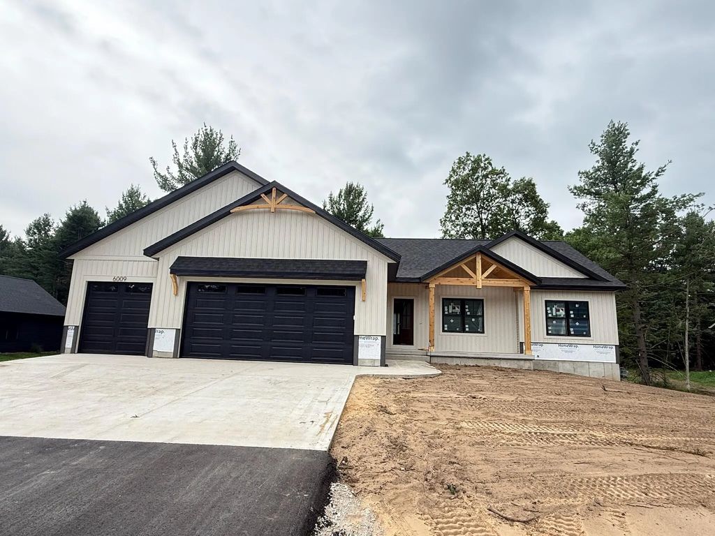 6009 Savannah Way 33, Muskegon