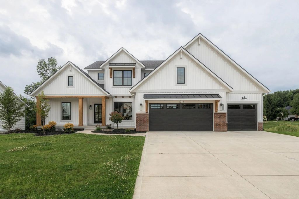 1912 Creekside Drive, Byron Center