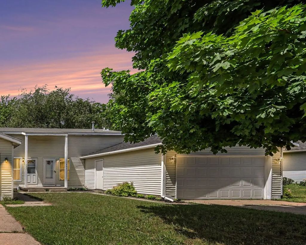 423 Pine Place Street, Grand Rapids
