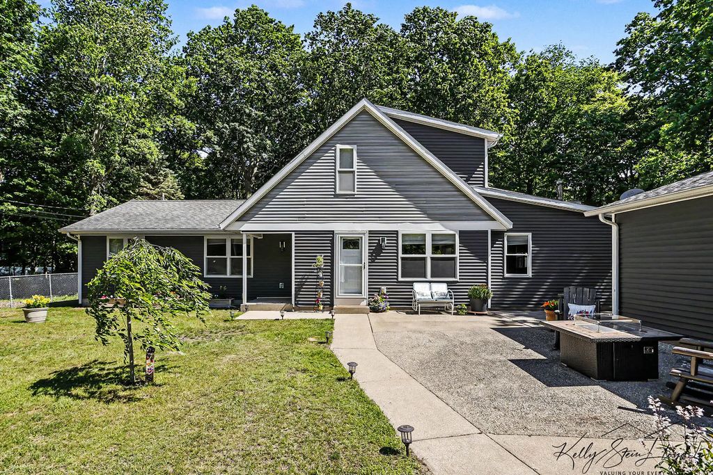 17566 Blue Star Highway, South Haven