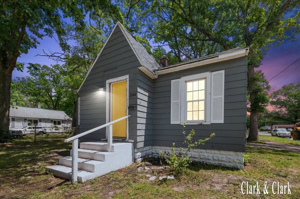 2044 Wood Street, Muskegon