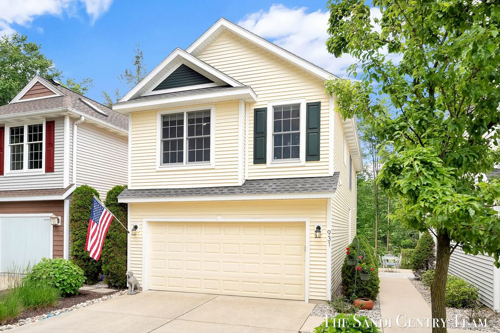 931 Bluff Creek Drive 21, Grand Haven