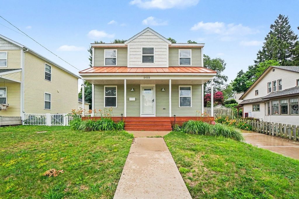 2123 Lakeshore Drive, Muskegon