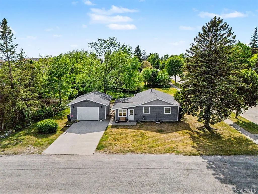 701 W Loomis Street, Ludington
