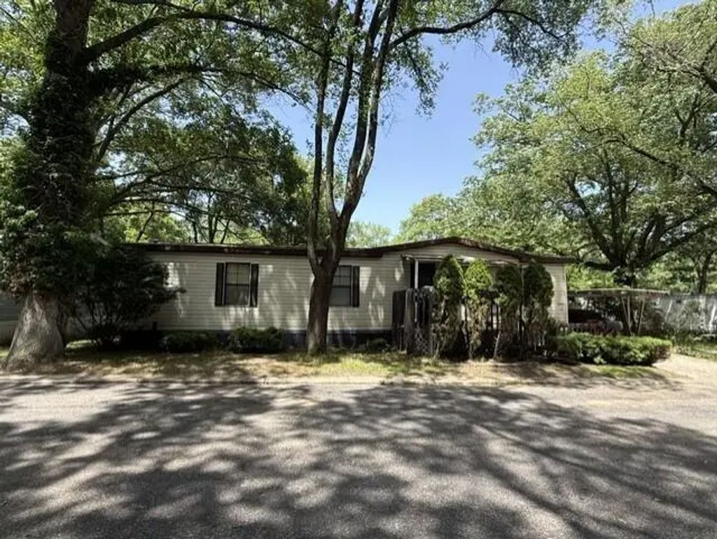 2482 Pembroke Drive, Norton Shores