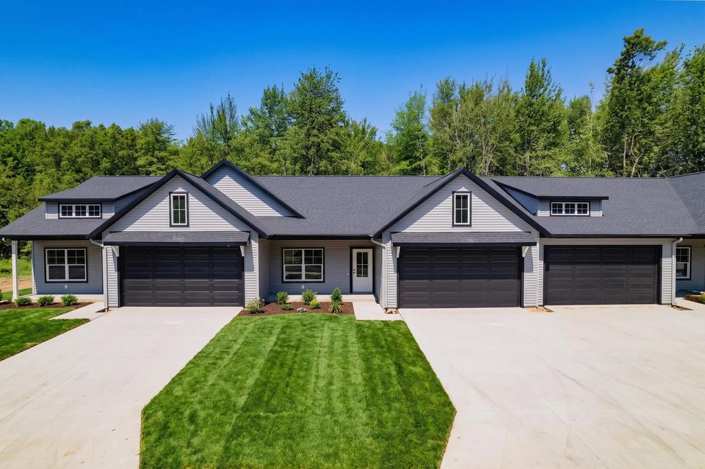 17426 Ridge Avenue, Ferrysburg