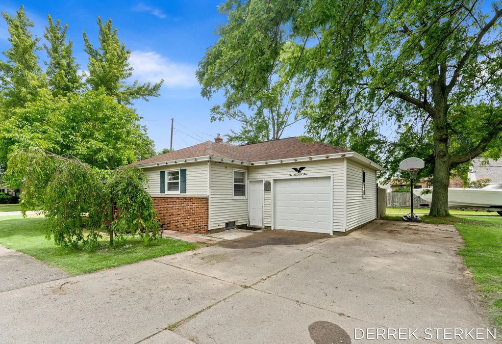 205 N Franklin Street, Zeeland