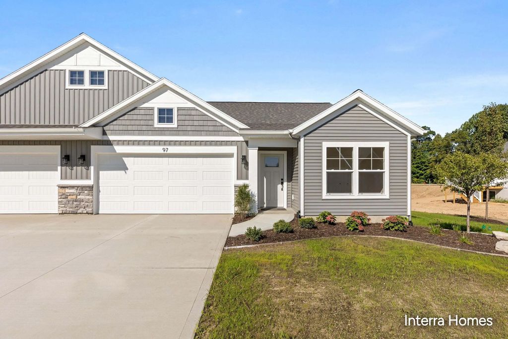 97 Sw Fireside Drive 13, Grand Rapids