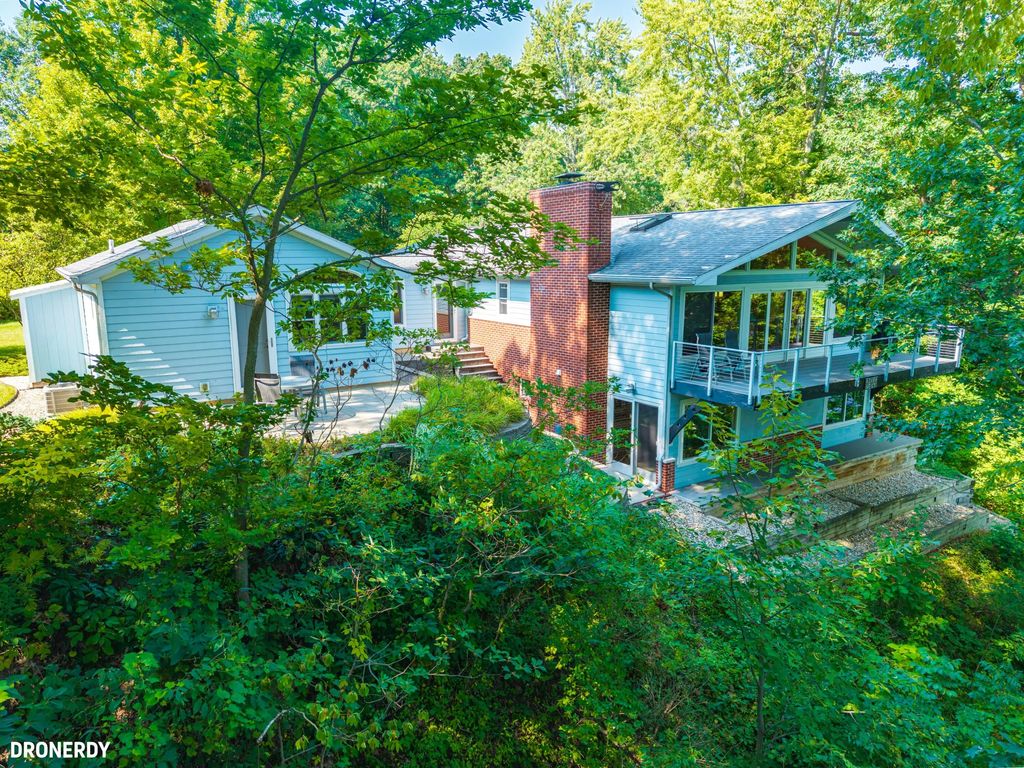 2500 Roncy Road, Benton Harbor