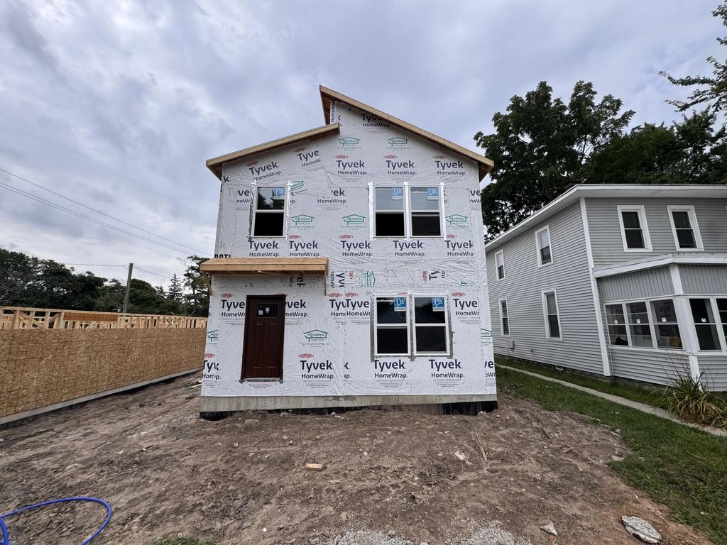 1125 W Grand Avenue, Muskegon
