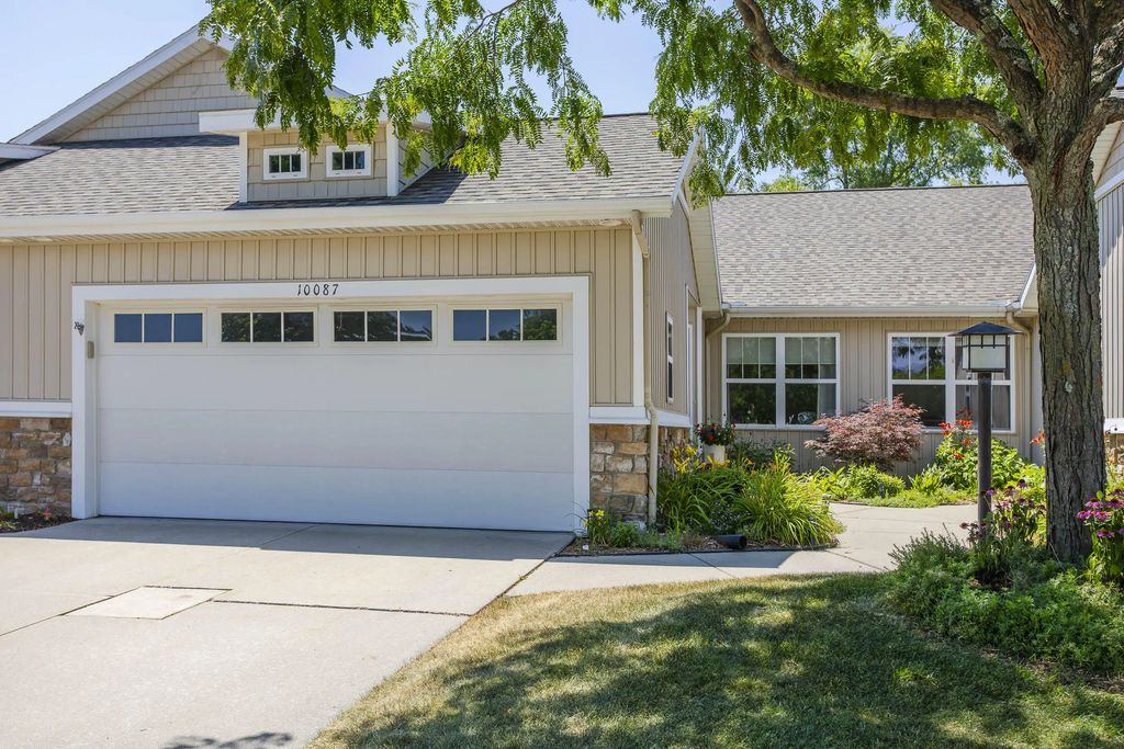 10087 S Crossroad Circle 12, Caledonia