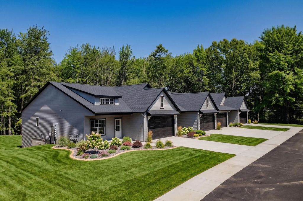 17426 Ridge Avenue, Ferrysburg