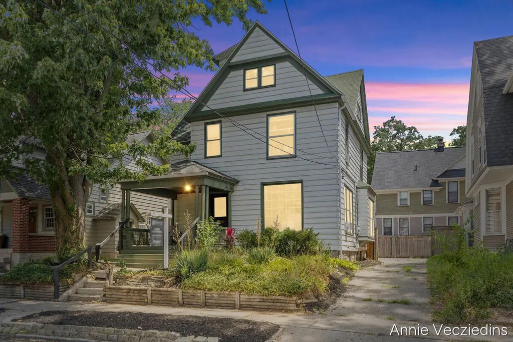 262 Hollister Avenue, Grand Rapids