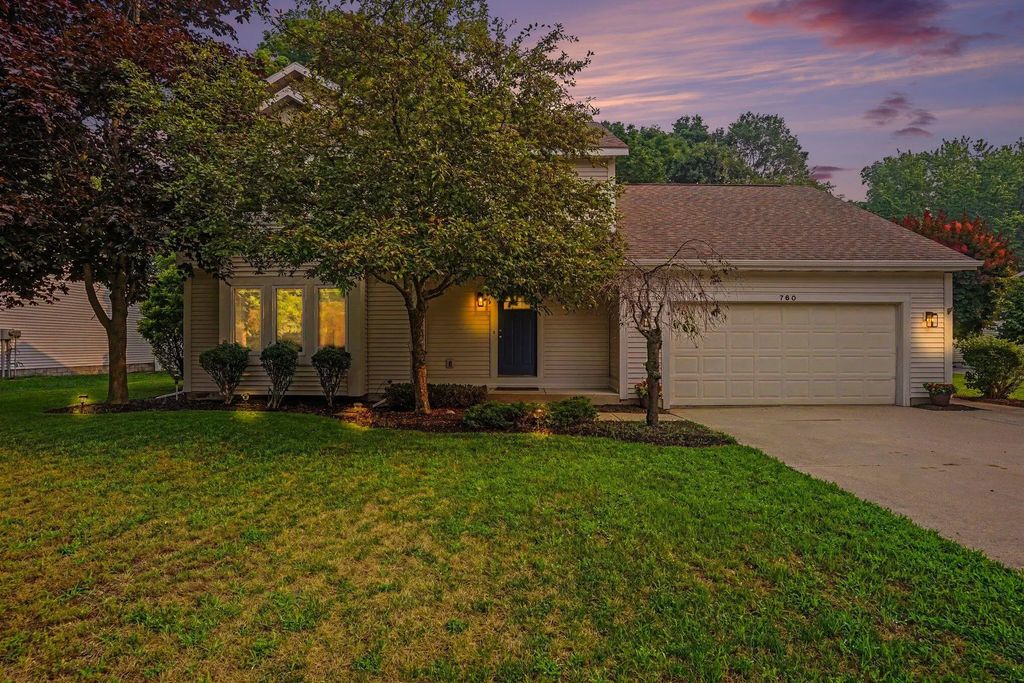 760 Brookridge Drive, Norton Shores