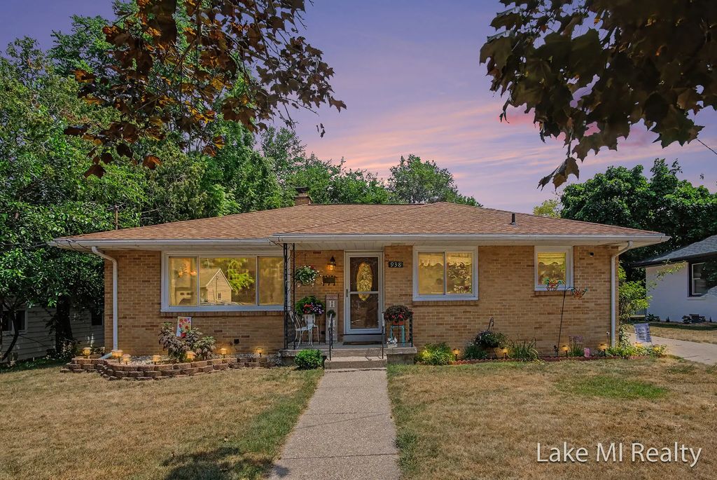 938 Calvary Avenue, Grand Rapids