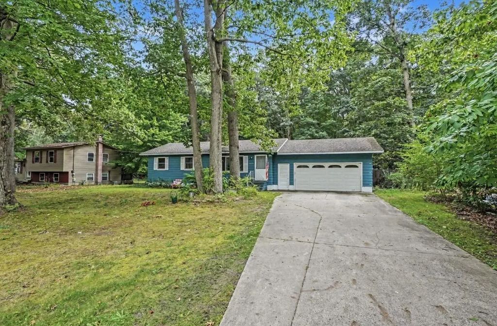 16154 Gary Avenue, Grand Haven