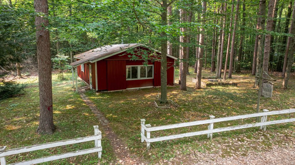 7211 Northern Drive, Pentwater