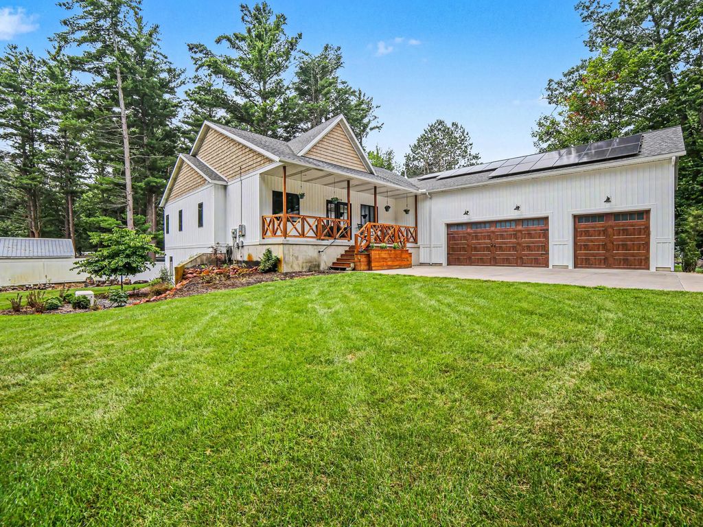 629 Sands Street, Pentwater