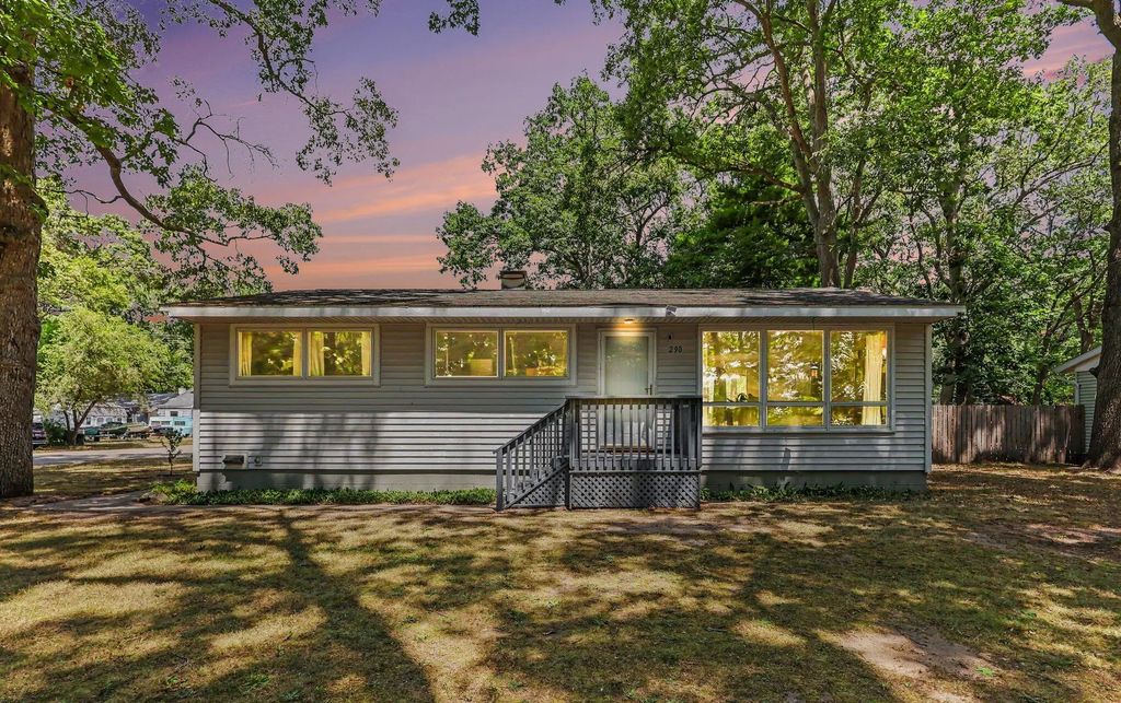 290 Eric Avenue, Norton Shores