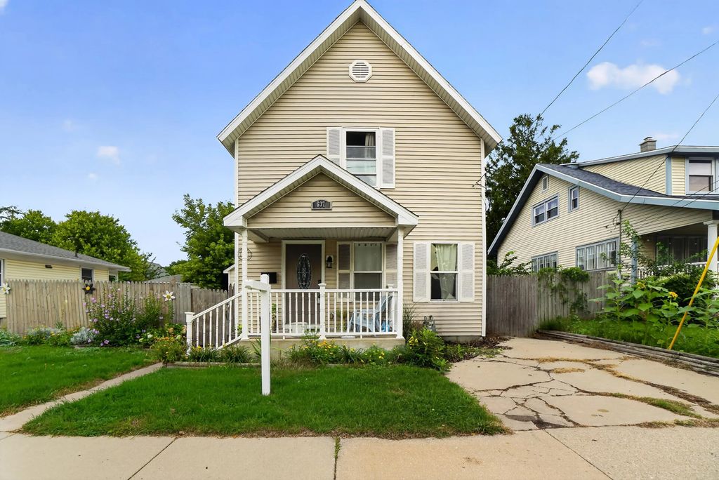 637 Leonard Street, Grand Rapids