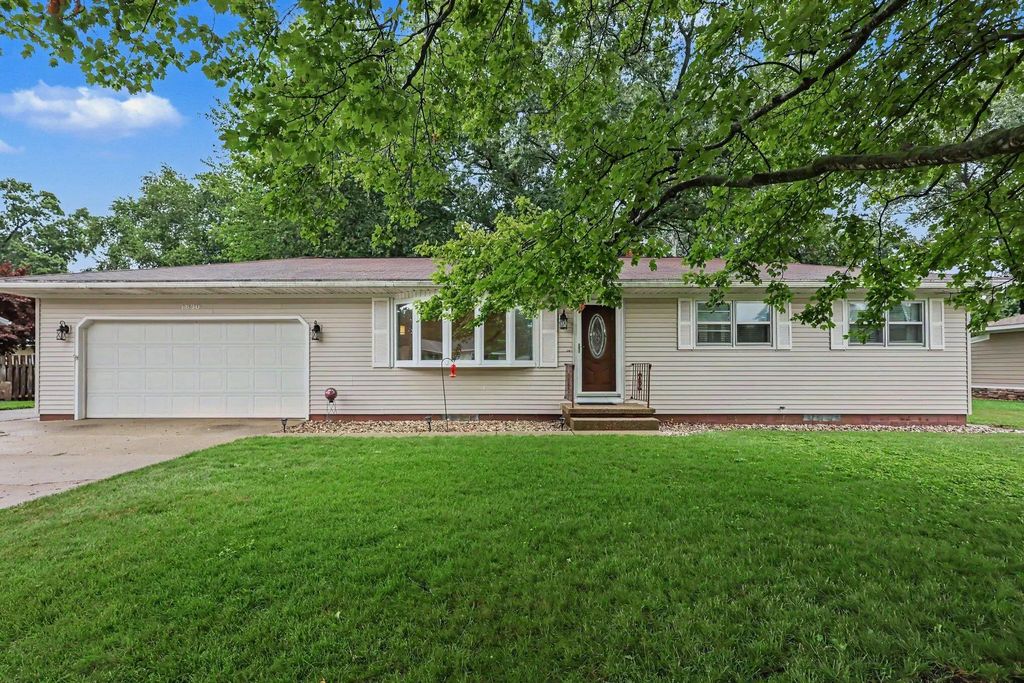 1830 Kings Court, Muskegon