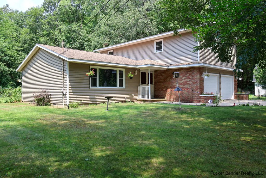 37 S Bear Lake Road, Muskegon